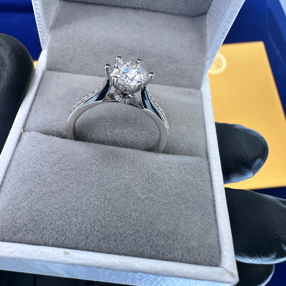 Elegant Silver Solitaire Ring